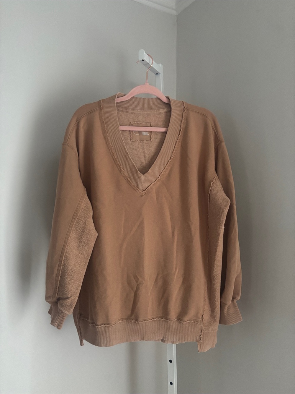 Aerie Vacay Every Day Women’s Oversized V-Neck Sweater in Light Brown Size Small - Picture 2 of 5